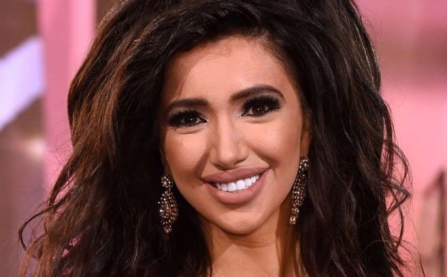 Жива лялька: Хлоя Кхан не умістила величезні груди у відвертий купальник