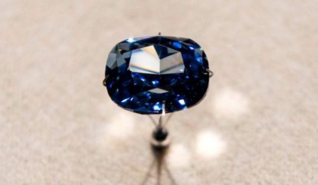 Бездоганний блактиний діамант виставили на аукціон