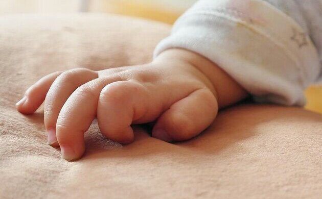 Суд пожалів горе-матір і відпустив додому, українці лютують: "Продала власну кровинку!"