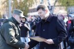 Мэр Запорожья Буряк вручил герою ключи от новенькой квартиры: кто стал счастливчиком
