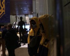 Националисты захватили имущество Януковича