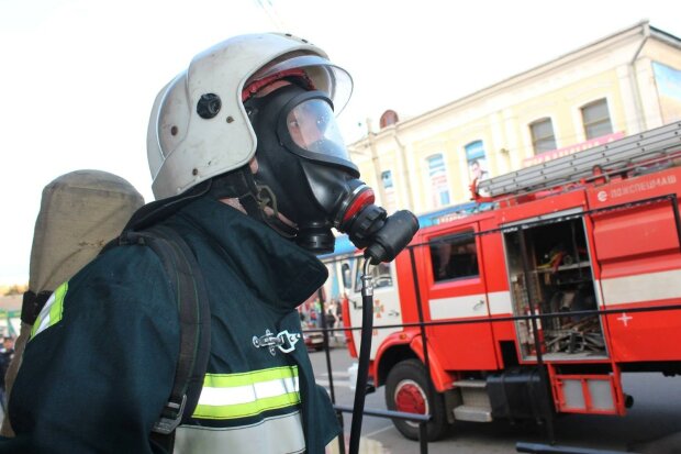 Сотні пожежних і рятувальників: рух Хрещатиком перекрито, - що відбувається