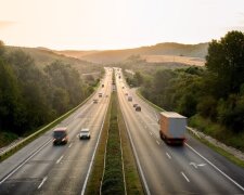 Під Львовом некерований легковик влетів в автобус з білорусами, дива не сталося: подробиці