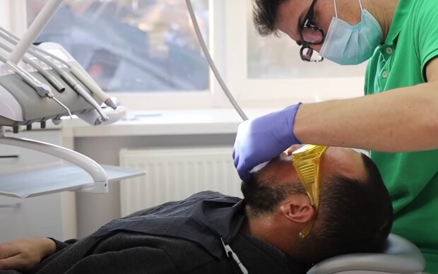 Прием у стоматолога. Фото: скрин youtube