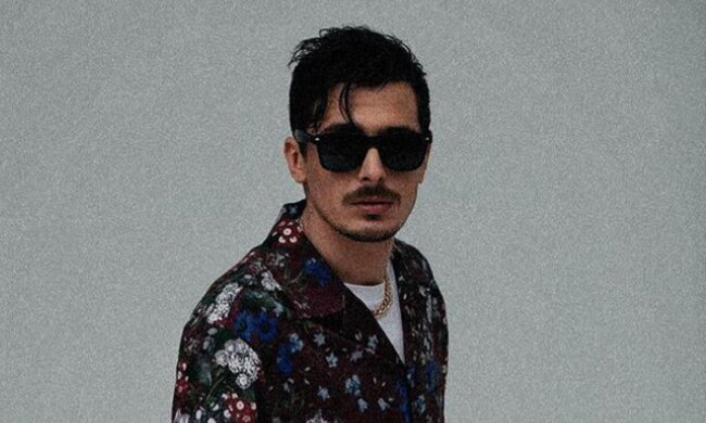 Позитив після розлучення притиснув до себе ніжну красуню: "Шукає сім'ю"