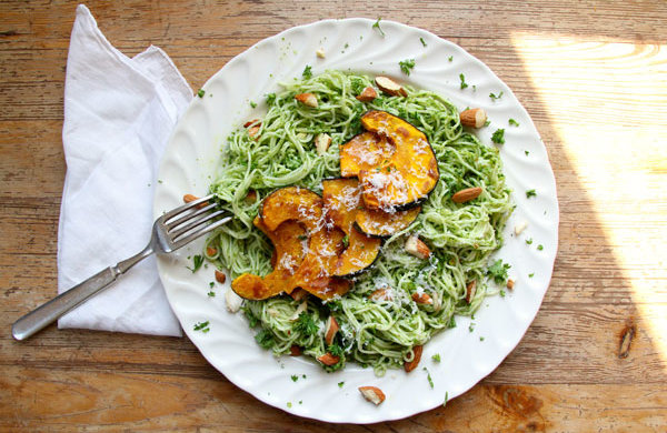 Супер швидкий рецепт пасти з мигдальним песто