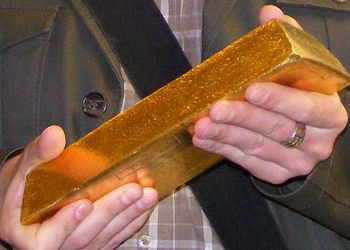 Золотой слиток / фото: Минфин