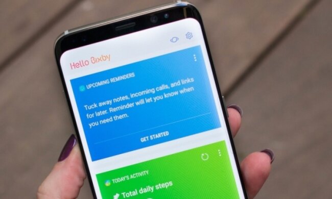 Голосовой ассистент Samsung Galaxy S8 считает себя лучше Siri