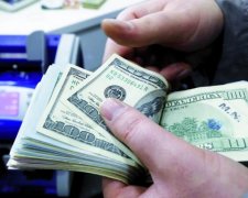 Долар іде в "круте піке": чого очікувати українцям