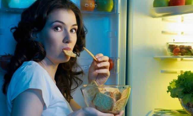 Известный диетолог раскрыла женщинам секрет похудения: "Хочешь есть - выпей воды"