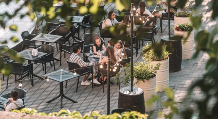 Украинцы, ресторан, фото из соцсетей