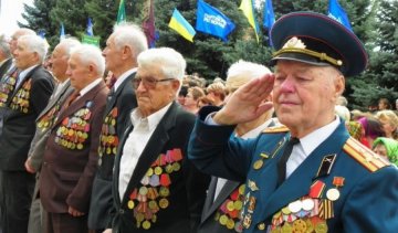 До Дня Перемоги ветеранам виплатять по 400 гривень