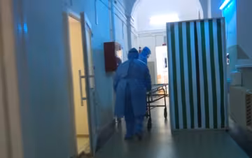 У Львові рятують хвору на коронавірусом дружину священика та недоношену доньку: "Є надія"