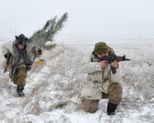 Вместе с бойцами АТО воюет снеговик (фото)
