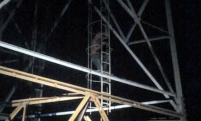 В Хмельницкой области мужчина хотел прыгнуть с вышки мобильной связи