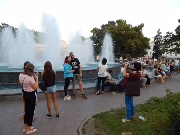 У Одесі фонтан перетворили на зливну яму: і цим дихають ваші діти, - фотошок