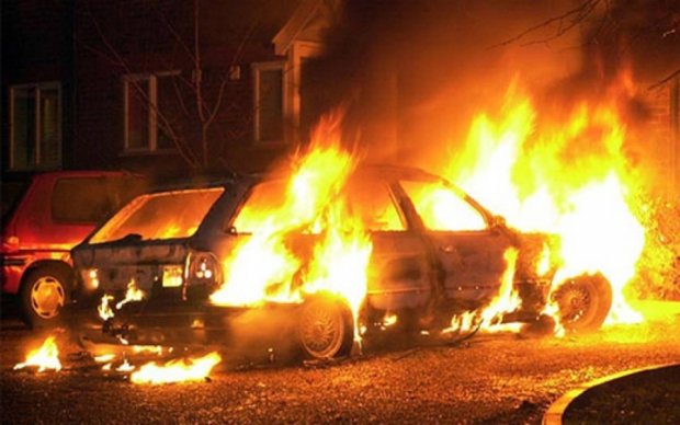 Полковнику полиции сожгли элитное авто