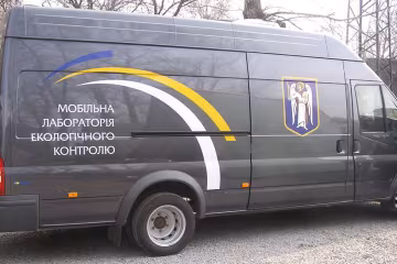 У центрі Києва виявили підозрілі колби зі смертельно небезпечною речовиною