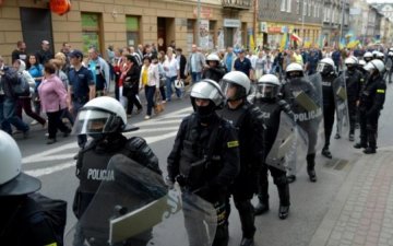 Під конвоєм поліції: у Польщі вшанували пам'ять українських воїнів