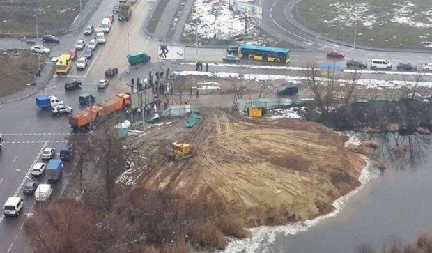В понедельник киевляне выступят против незаконного строительства на Позняках