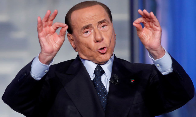 Берлускони срочно госпитализировали после нападения: первые подробности