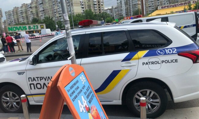 У Хмельницькому "синій" неадекват втік від лікарів з ножем у спині - тягли до лікарні за ноги