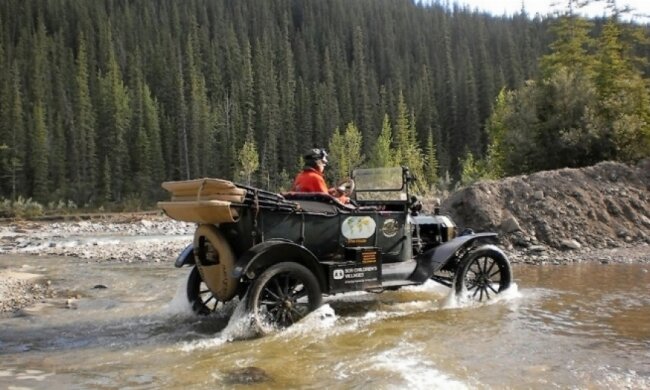 Подружжя проїхало на Ford 1915 року з Європи в ПАР