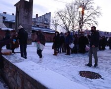 Волонтери допомагають нужденним, фото: Facebook БО ДІМ