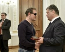Порошенко нагородив активістів, поранених під час Євромайдану (фото)