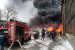 Паніка, крики та пекельне полум'я: у Києві масштабна пожежа сіє смерть, перші кадри