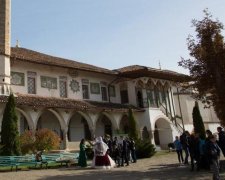 "Тупі варвари" в Криму руйнують унікальне надбання України: фото