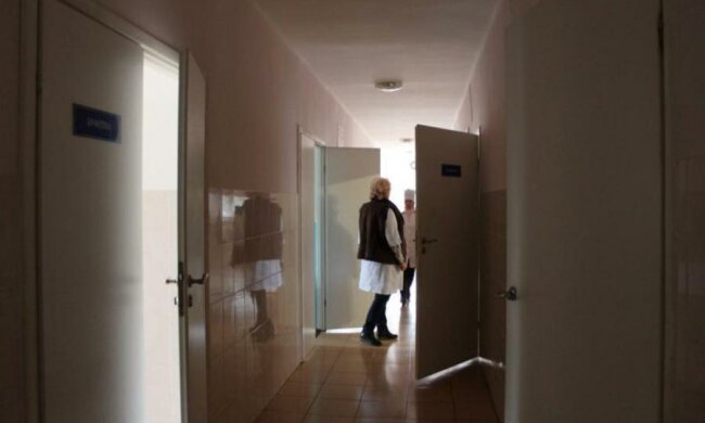 Дешевше вмерти: "нові" зарплати лікарів виявилися ганебнішими за старі