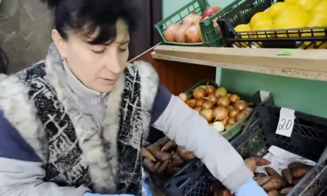 Продукти, продавець, скріншот з відео