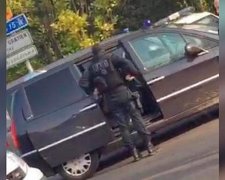 У Парижі терористи захопили ліцей і підірвали бомбу (фото, відео)