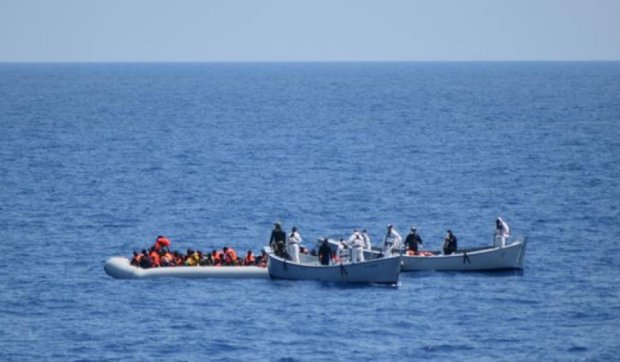 Зазнав аварії корабель з біженцями: понад 40 загиблих