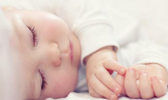 Полный набор: украинская модель родила сына российскому певцу