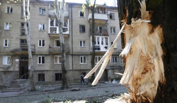 Очередной обстрел Донецка: террористы уничтожили дом