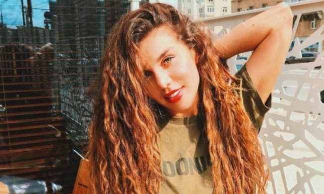 Всі на одне обличчя: Седокова показала "подруг по інтелекту"