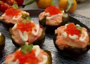 Запеченные роллы-маффины, кадр из видео