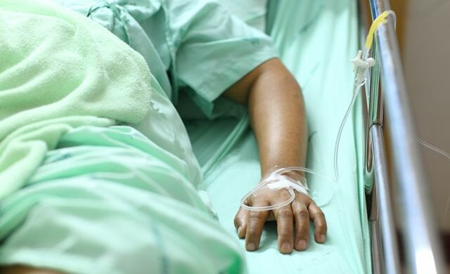 Українці в страшній небезпеці: медики розповіли, яка хвороба охопила всю країну