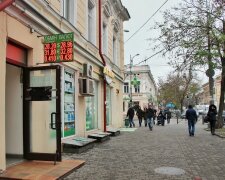 Курс валют на 25 вересня: долар зачаївся на дні