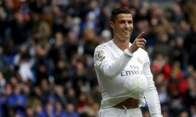 Отец и сын Роналду играют в разные игры (фото)