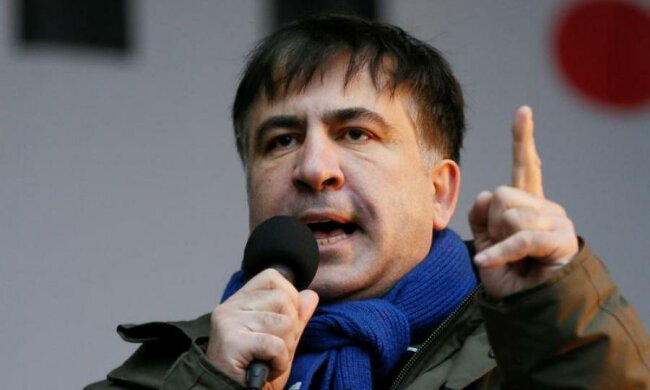 Саакашвили эмоционально ответил "бездипломному" Луценко
