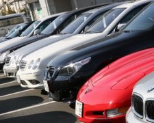 Українці стали купувати більше автомобілів