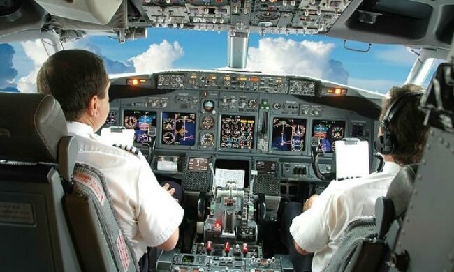 Латентні росіяни: у Шотландії заарештували п'яних пілотів