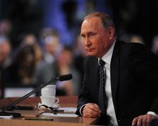 Літак Путіна чудив над Кримом: фото