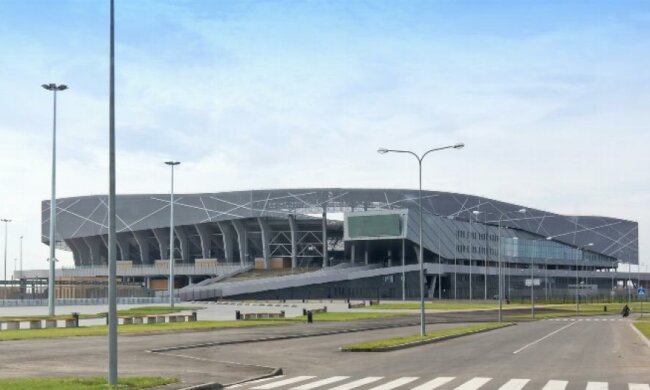 Фанати закидали каси "Арени Львіва" яйцями (відео)