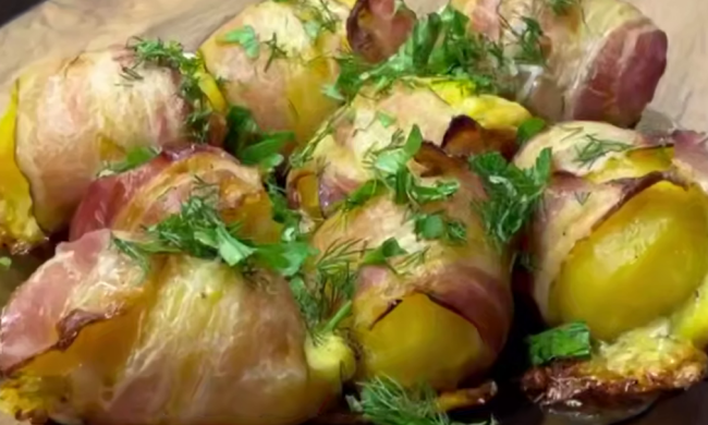 Картопля з беконом, запечена в духовці, кадр з відео