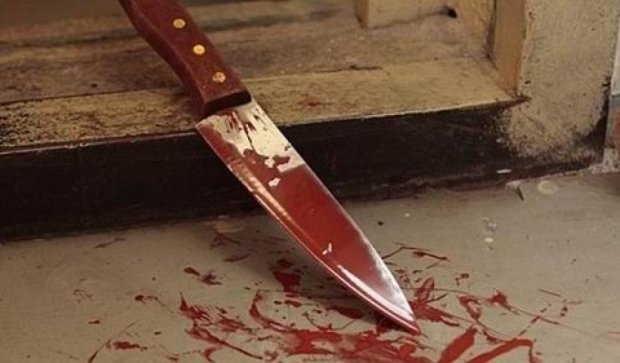 Жена случайно зарезала мужа, соревнуясь в метании ножей