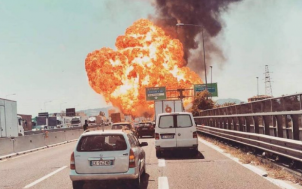 Взрыв в итальянском аэропорту: кадры с места ДТП в Болонье